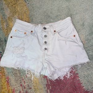 LEVI’s Light Denim Shorts W24